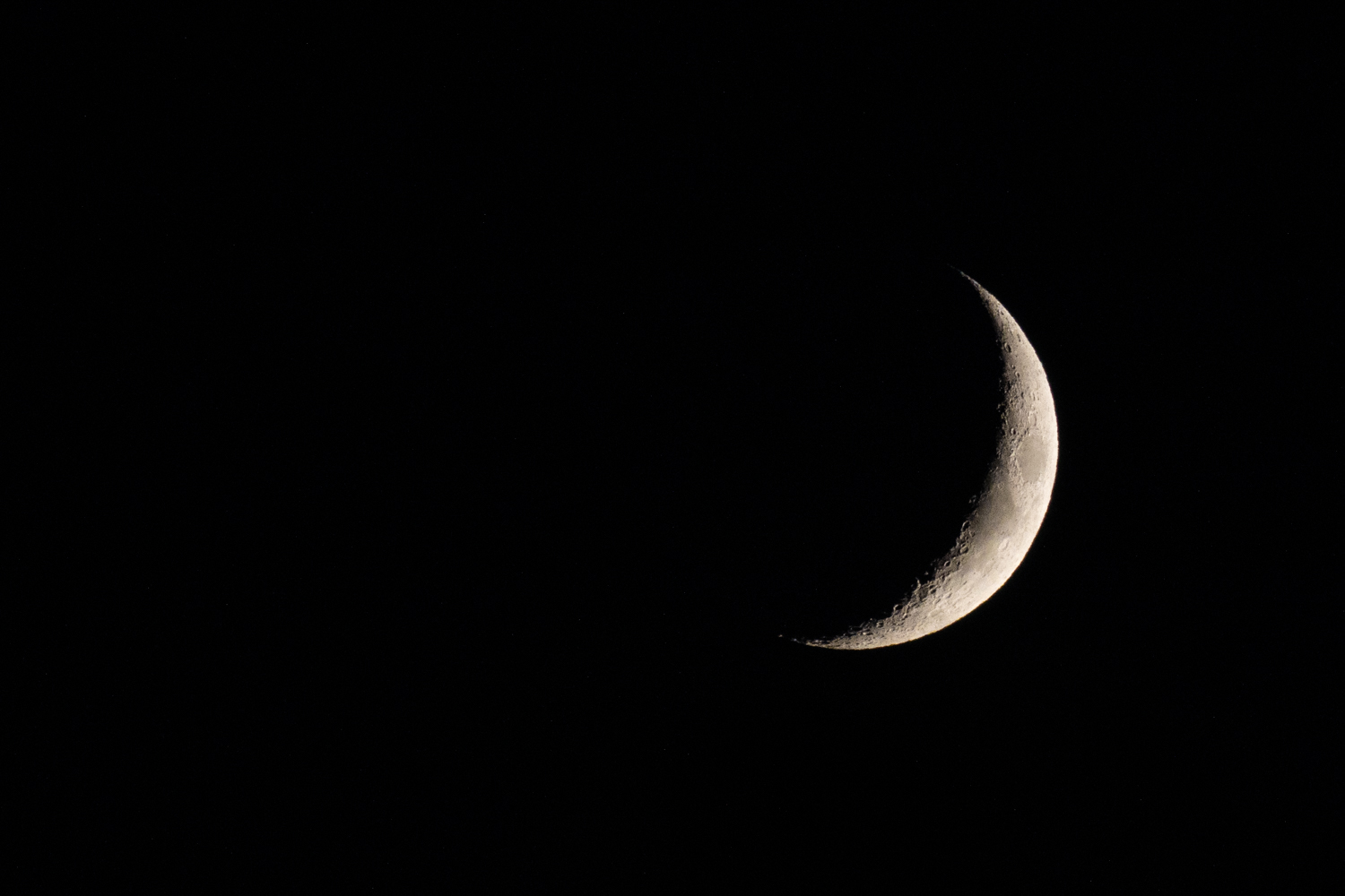 Stage photo - photo de nuit à Sanary-sur-Mer dans le Var, prise de vue d'un croissant de lune