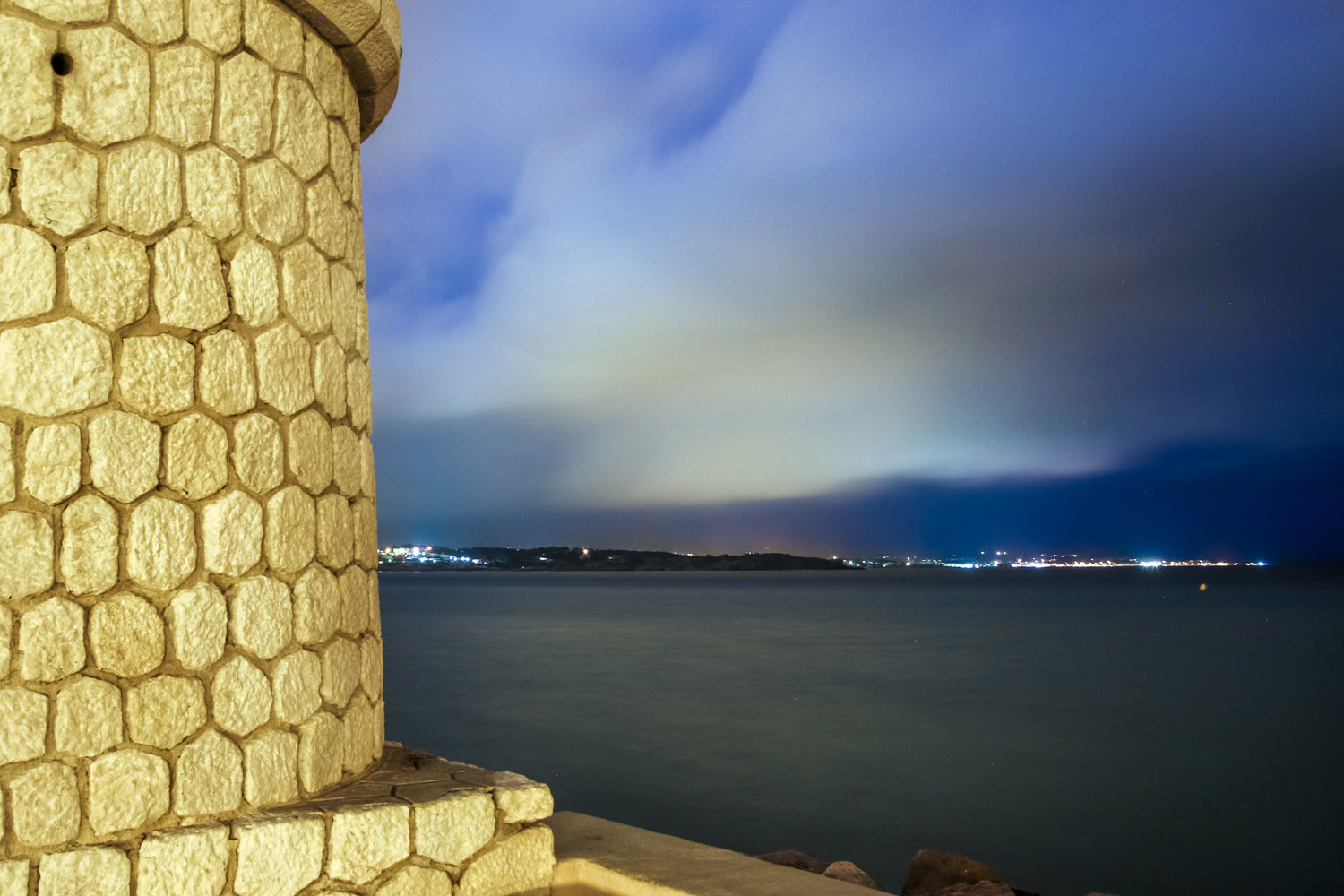 Stage photo - photo de nuit à Sanary-sur-Mer dans le Var, prise de vue de la côte et du phare